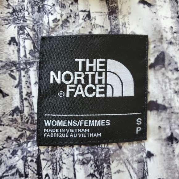 The North Face Women's Hooded Parka. Size Small - Picture 7 of 9